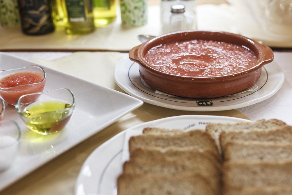 Hotel Restaurante Emilio Hellín 외부 사진